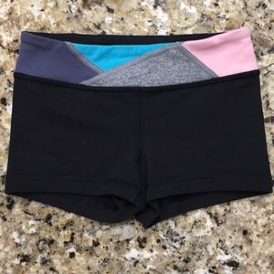 Ivivva booty shorts